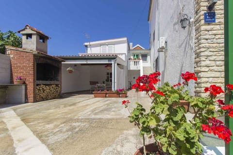 Property building, Day, Parking