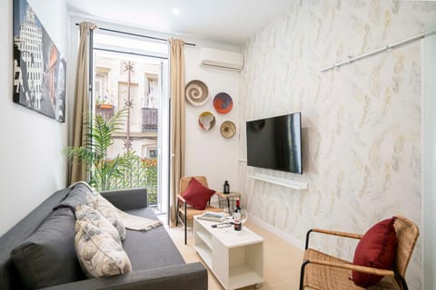 TV and multimedia, Living room, Seating area, air conditioner