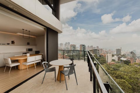 Balcony/Terrace, Dining area, City view