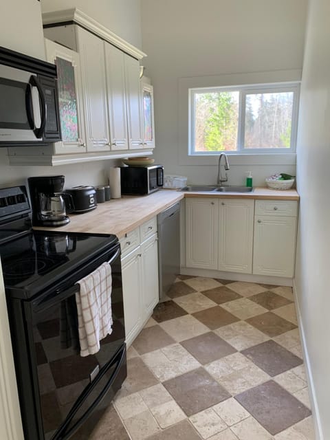 Country home, Sleeps 6 pets friendly House in Vancouver Island