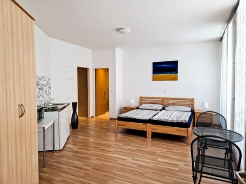 Bed, Living room, Photo of the whole room, wardrobe