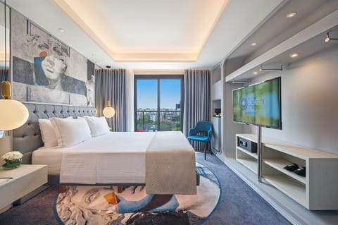 Bed, Photo of the whole room, Seating area, Bedroom, hair dresser