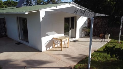 Property building, Property building, Patio, Facade/entrance