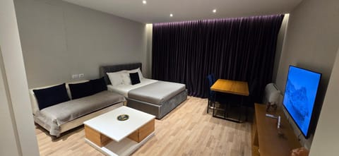 Bed, Photo of the whole room, Seating area, Evening entertainment, Bedroom