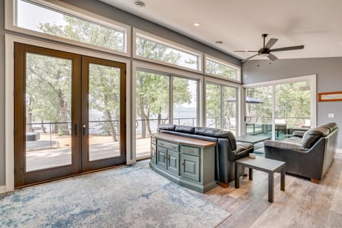 Hot Tub and Dock Beachfront Oasis in Stockholm! House in Lake Pepin