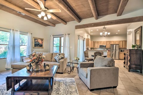 Hot Tub, Patio and Grill Sante Fe Getaway House in Santa Fe