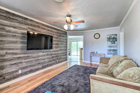 6 Mi to Fort Hood Killeen Home with Yard and Patio House in Killeen