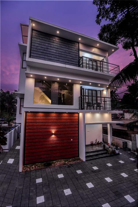 Property building, Night, View (from property/room), Balcony/Terrace