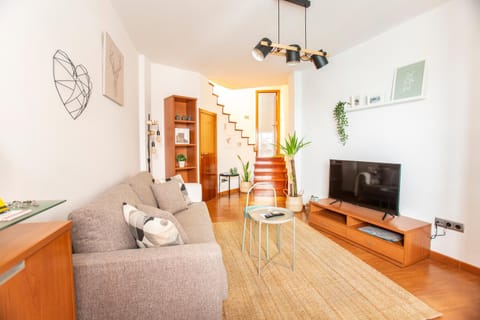 TV and multimedia, Living room, Seating area, Evening entertainment
