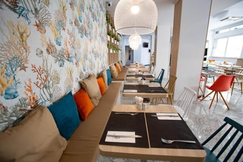 Restaurant/places to eat, Buffet breakfast