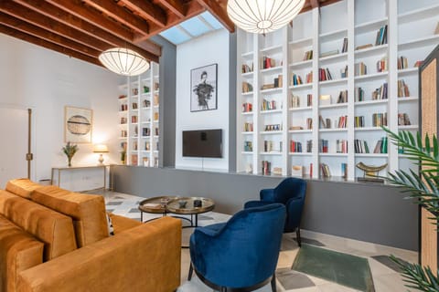 Living room, Seating area