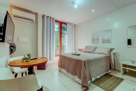 Bedroom, air conditioner