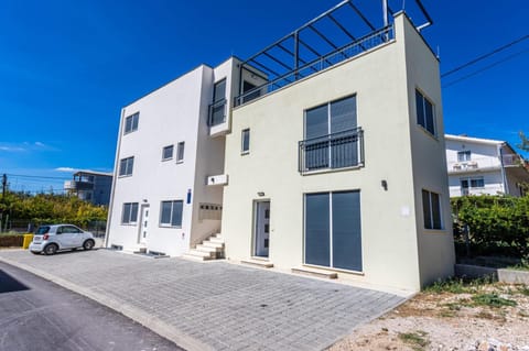 Property building, Street view, Parking