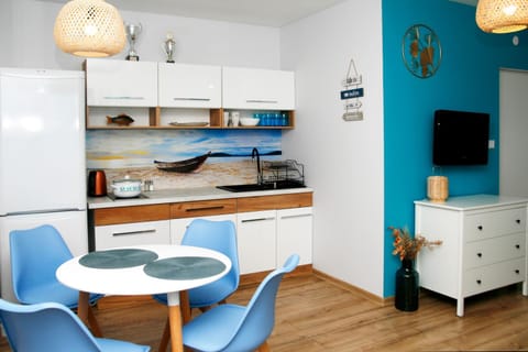 Dining area, pet friendly, stove