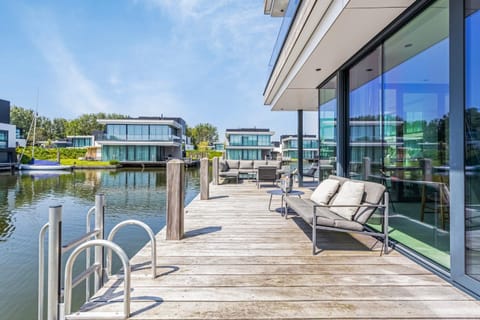 Patio, Day, Balcony/Terrace, River view, sunbed