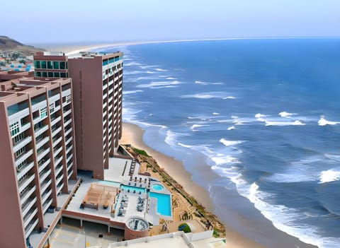 Facade/entrance, Beach, Swimming pool, Location