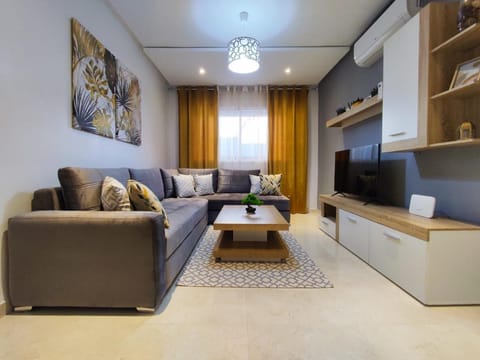 TV and multimedia, Living room, Seating area, Evening entertainment