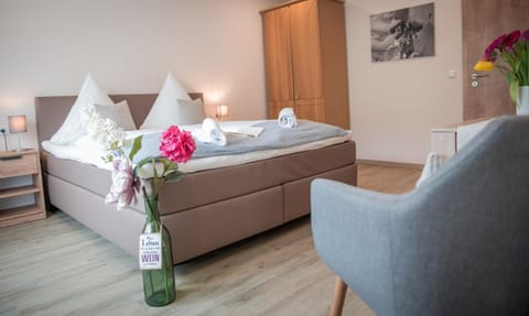 Weingut Erich Serwazi Bed and Breakfast in Ediger-Eller