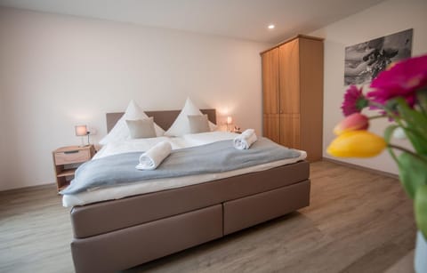 Weingut Erich Serwazi Bed and Breakfast in Ediger-Eller