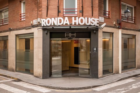 Facade/entrance