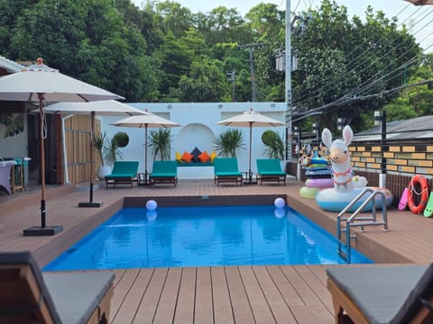 Swimming pool