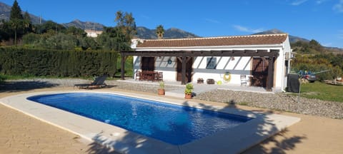 Property building, Day, Natural landscape, Mountain view, Pool view, Swimming pool, Swimming pool, sunbed