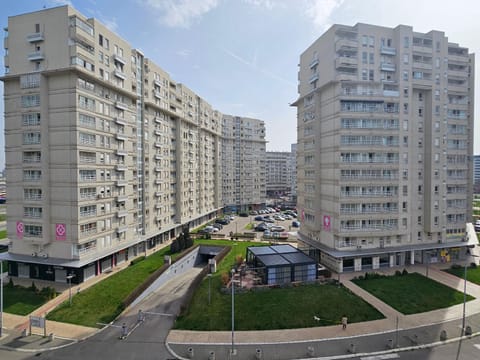 Neighbourhood, Street view