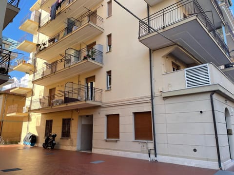 Property building, Neighbourhood