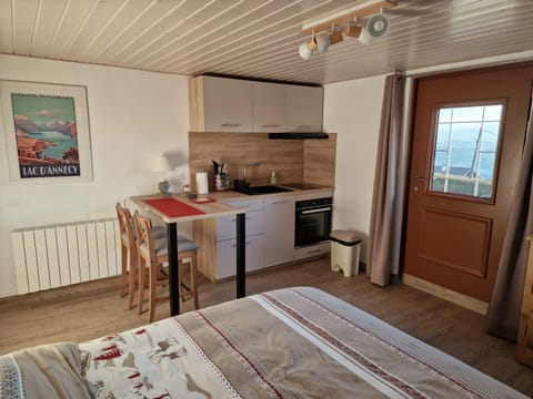 Property building, Restaurant/places to eat, Photo of the whole room, Bedroom, Breakfast