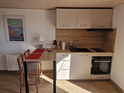 Kitchen or kitchenette, City view, Garden view, Mountain view, Pool view, kitchen