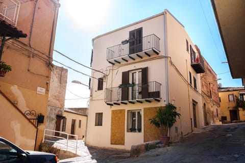 Property building, Neighbourhood, City view