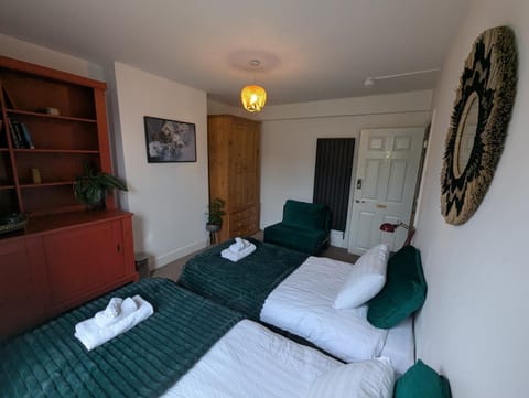 Pilgrims of the Goddess Bed and Breakfast in Glastonbury