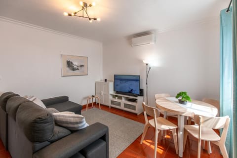 TV and multimedia, Living room, Quiet street view, internet, air conditioner