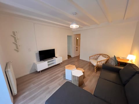 Appartement RDC 9 personnes, 2 chambres, wifi, proche du centre Apartment in Auvergne-Rhône-Alpes