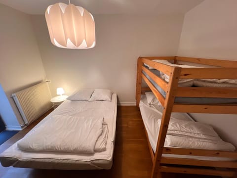 Appartement RDC 9 personnes, 2 chambres, wifi, proche du centre Apartment in Auvergne-Rhône-Alpes