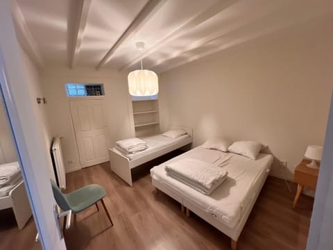 Appartement RDC 9 personnes, 2 chambres, wifi, proche du centre Apartment in Auvergne-Rhône-Alpes
