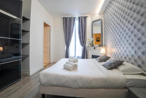 Shower, Bed, Night, Bathroom, Balcony/Terrace, Photo of the whole room, Bedroom, towels, wardrobe