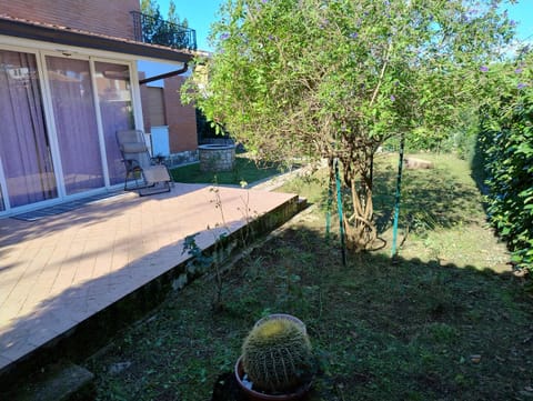 Property building, Day, Garden