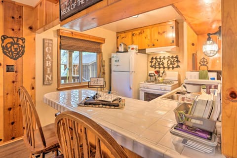 Wrightwood Cabin with Cozy Interior! Cabin in Wrightwood
