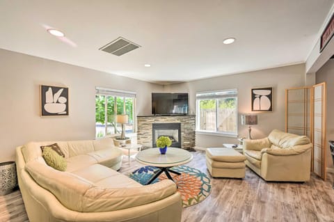 Near I-405 and 1 Mi to Dtwn! Kirkland Family Home House in Kirkland