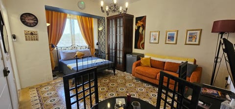 Bed, Living room, Photo of the whole room, Seating area, Dining area, Bedroom, City view