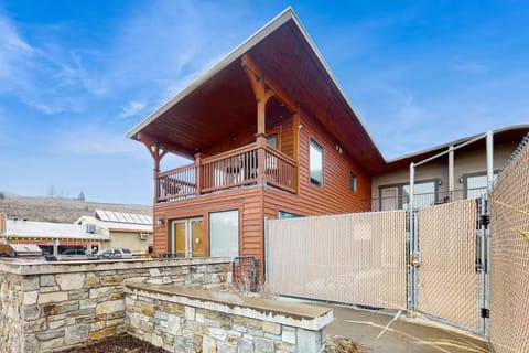 Driftin Cabanas Apartment hotel in Chelan (In Town)