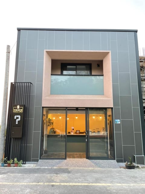 Property building, Facade/entrance, Day