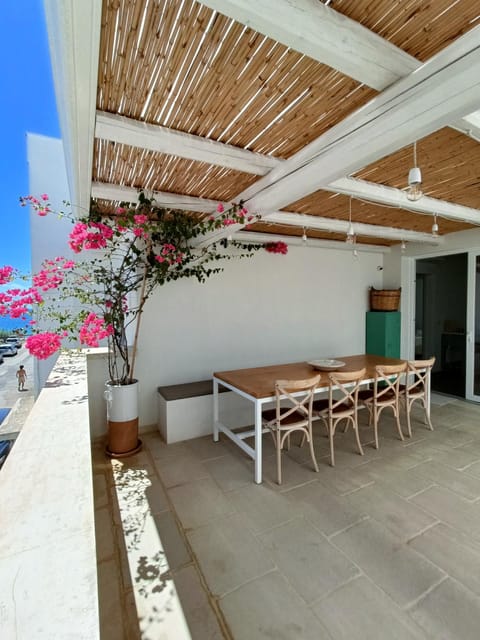 Property building, Balcony/Terrace, Lunch