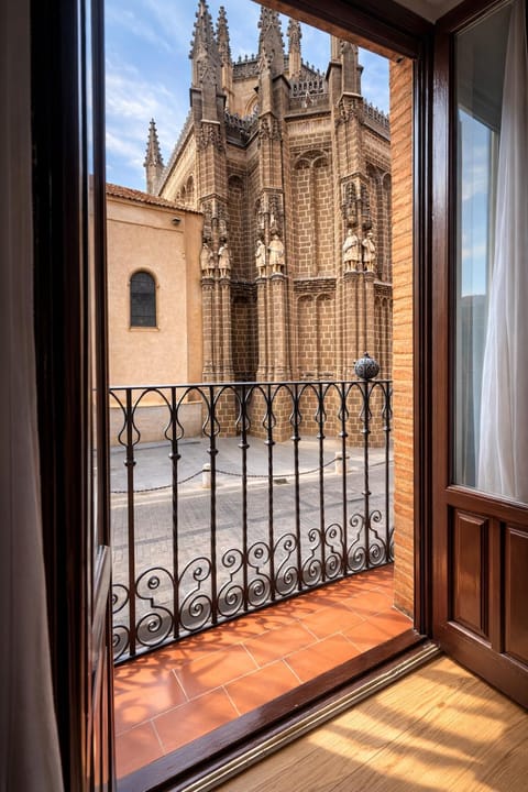 View (from property/room), Balcony/Terrace, Landmark view