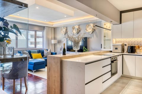 Kitchen or kitchenette, Seating area, pet friendly, stove