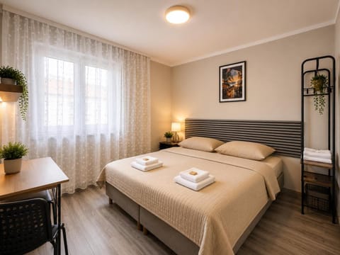 Bed, Photo of the whole room, Bedroom, towels