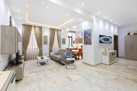 Communal lounge/ TV room, TV and multimedia, Kitchen or kitchenette, Living room, Seating area, Evening entertainment