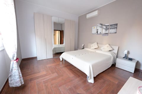 Bedroom, internet, air conditioner