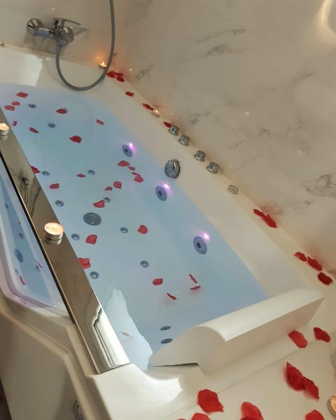 Hot Tub, Bath